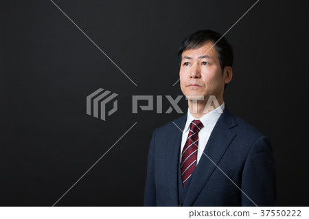 middle businessman 37550222