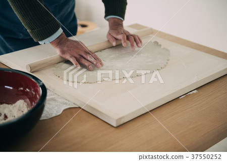 Buckwheat noodle man hand soba noodles 37550252