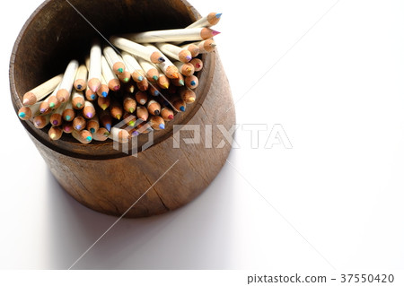 Lots of colored pencils 37550420