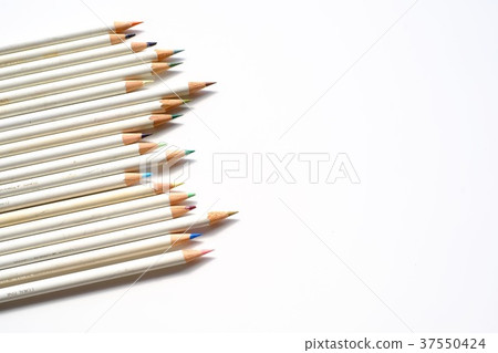 Lots of colored pencils 37550424