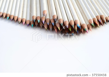 Lots of colored pencils 37550438