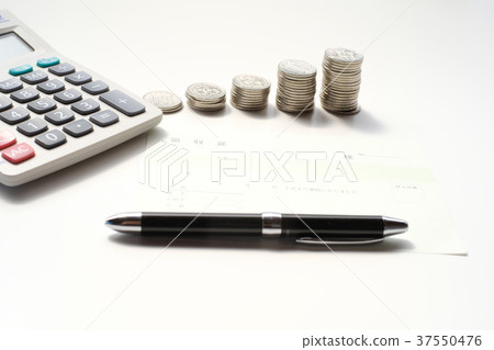 Japanese money and calculator and receipt Japanese money and calculator and receipt 37550476