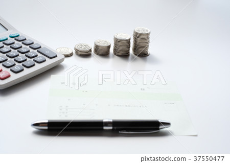 Japanese money and calculator and receipt Japanese money and calculator and receipt 37550477