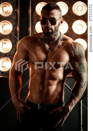 Sexy closeup portrait of brutal handsome male 37551371