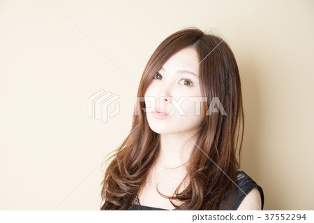 長頭髮的女人 37552294