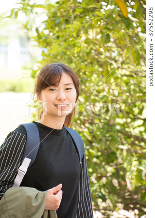 A woman in fresh green (Nihon Keizai University) A woman in fresh green (Nihon Keizai University) 37552298