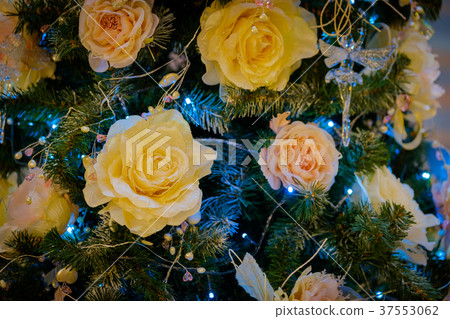 Christmas tree decorations macro Christmas tree decorations macro 37553062