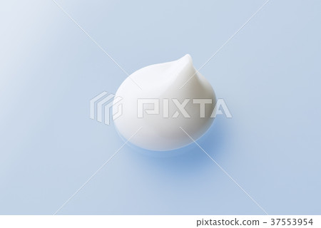 cream, white, toilet article 37553954