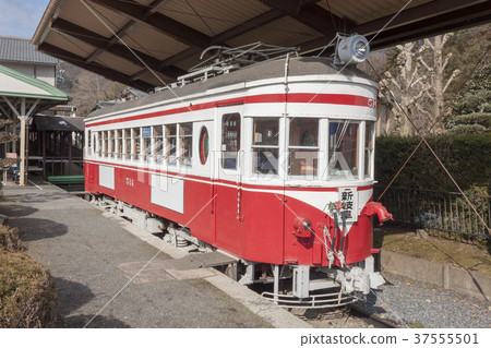 Train of valley ridge line 37555501