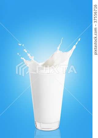 glass of milk with splashes 37556716