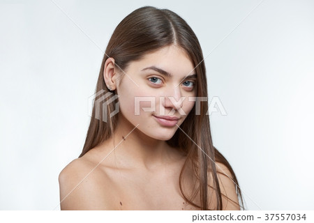 Fullface type half profile portrait of a young Fullface type half profile portrait of a young 37557034