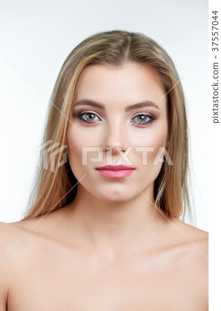 Fullface type enface portrait of a blonde green 37557044