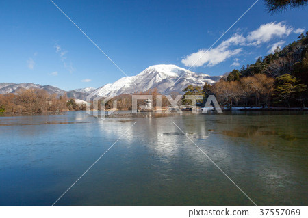 Ibukiyama and Mishima Pond 7 in winter Ibukiyama and Mishima Pond 7 in winter 37557069