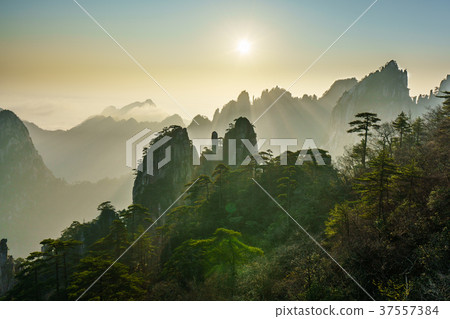 Huangshan Sunrise Huangshan Sunrise 37557384