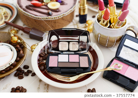 Cosmetic image Cosmetic image 37557774