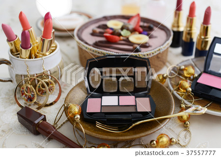 Cosmetic image Cosmetic image 37557777