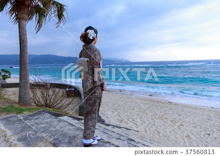 See the sea in Japanese clothes 37560813