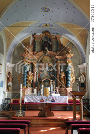 Church altar 37562515