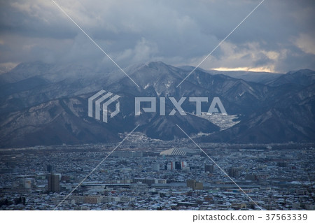 Winter scenery 4 of Nagano city 37563339