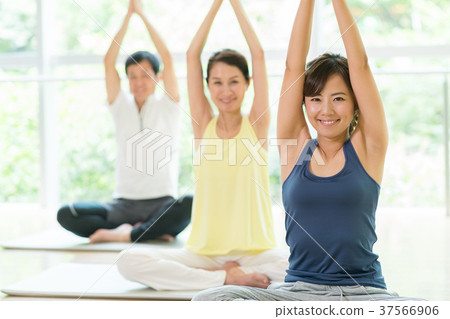 瑜伽健身房健身房訓練室圖像 37566906