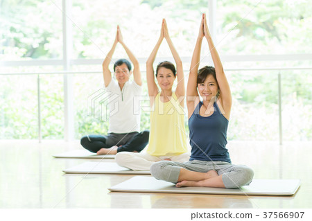 瑜伽健身房健身房訓練室圖像 37566907