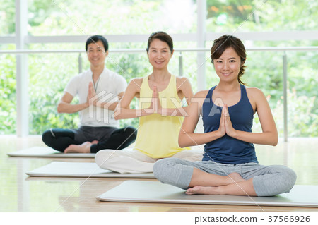 瑜伽健身房健身房訓練室圖像 37566926