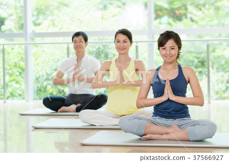 瑜伽健身房健身房訓練室圖像 37566927