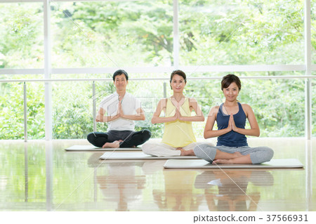 瑜伽健身房健身房訓練室圖像 37566931