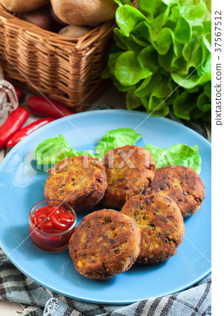 Indian snack made of boiled potatoes Indian snack made of boiled potatoes 37567512