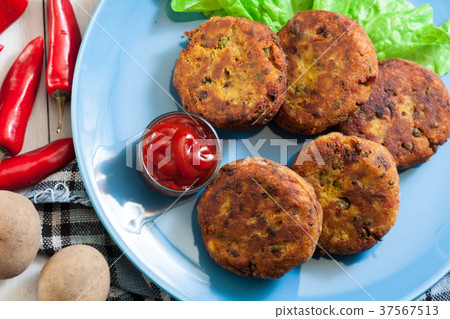 Indian snack made of boiled potatoes Indian snack made of boiled potatoes 37567513