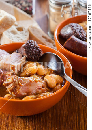 Bowl with fabada asturiana 37567536