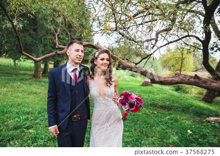 Happy bride and groom on their wedding Happy bride and groom on their wedding 37568275