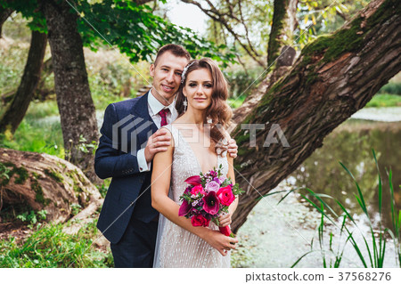 Happy bride and groom on their wedding Happy bride and groom on their wedding 37568276