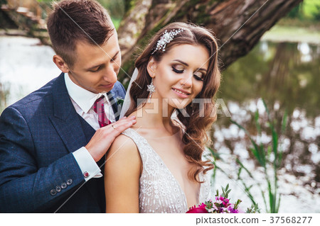 Happy bride and groom on their wedding Happy bride and groom on their wedding 37568277
