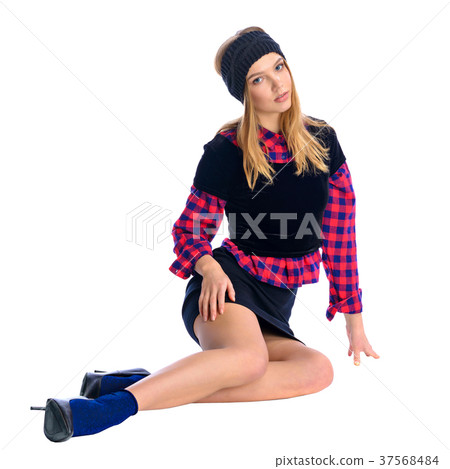 teenager showing clothes 37568484