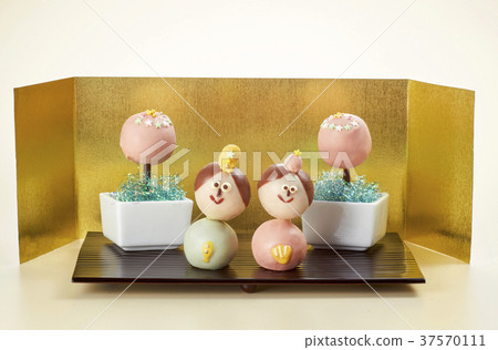 Candy doll made of sweets 37570111