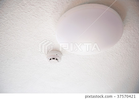 Smoke detector and fire protection system Smoke detector and fire protection system 37570421