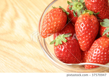 Strawberry glass container wood grain back Strawberry glass container wood grain back 37570947