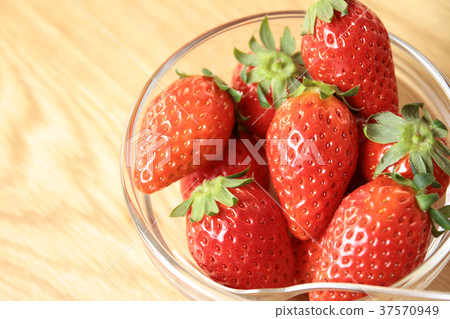 Strawberry glass container wood grain back Strawberry glass container wood grain back 37570949