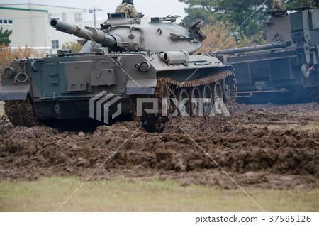Self-Defense Force image (74 type tank) Self-Defense Force image (74 type tank) 37585126