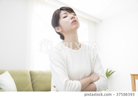 一個憤怒的女人 一個憤怒的女人 37586393