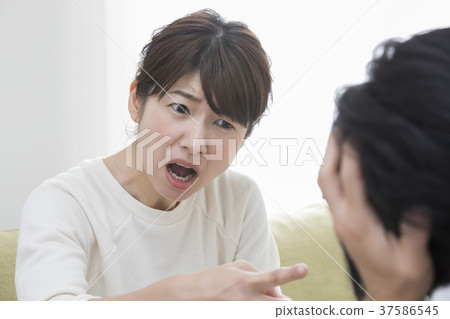 An angry woman 37586545