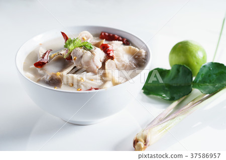 chicken coconut soup 37586957