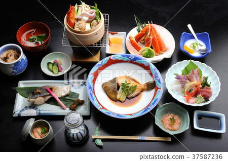 Gathering of Japanese cuisine at a hot spring hotel Gathering of Japanese cuisine at a hot spring hotel 37587236