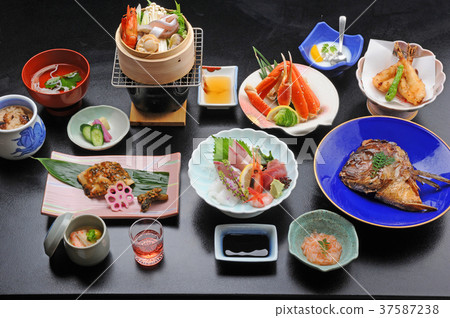 在溫泉酒店聚集日本料理 在溫泉酒店聚集日本料理 37587238