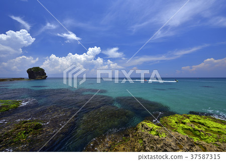 船帆石,公園,珊瑚礁海岸,墾丁,墾丁國家公園,岩石景觀,地質,海,海岸,晴朗,臺灣,屏東,恆春 船帆石,公園,珊瑚礁海岸,墾丁,墾丁國家公園,岩石景觀,地質,海,海岸,晴朗,臺灣,屏東,恆春 37587315