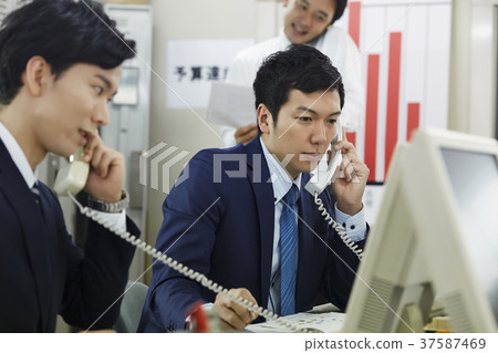 Business man 37587469