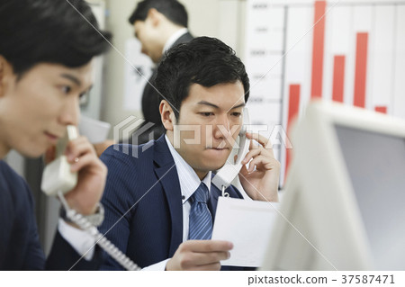 Business man 37587471