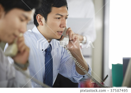 Business man 37587495