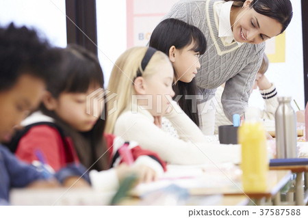 國際學校課堂現場 國際學校課堂現場 37587588